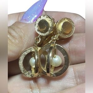 CROWN TRIFARI Simulated Pearl Gold Tone Clip on Earrings VINTAGE 60s Collectible